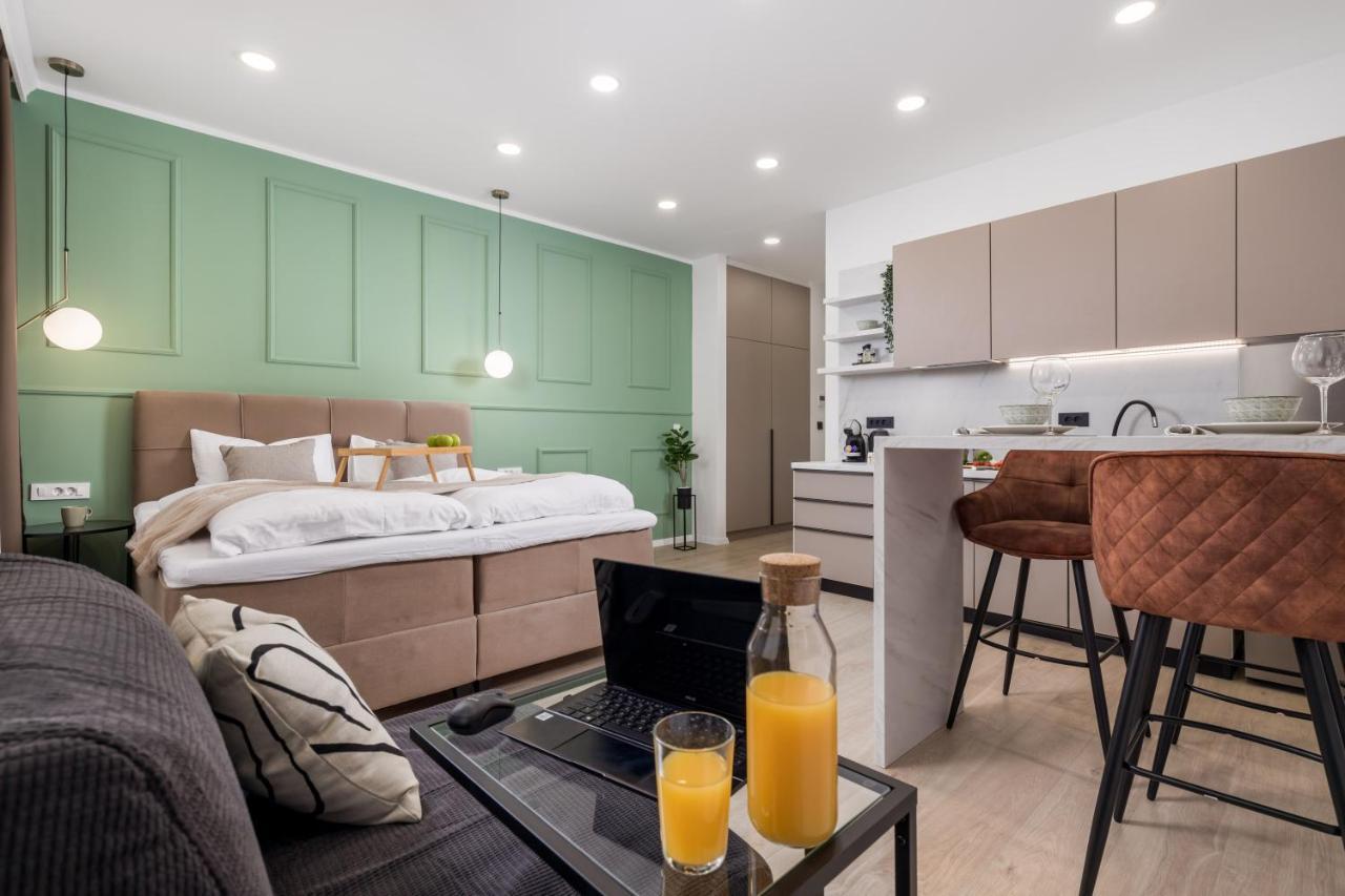 Area2 Center Luxury