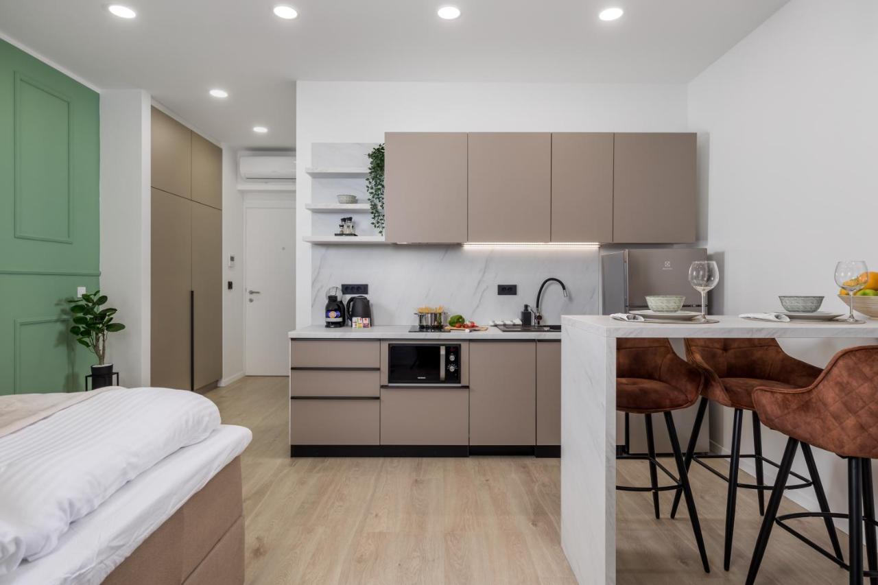 Area2 Center Luxury *
